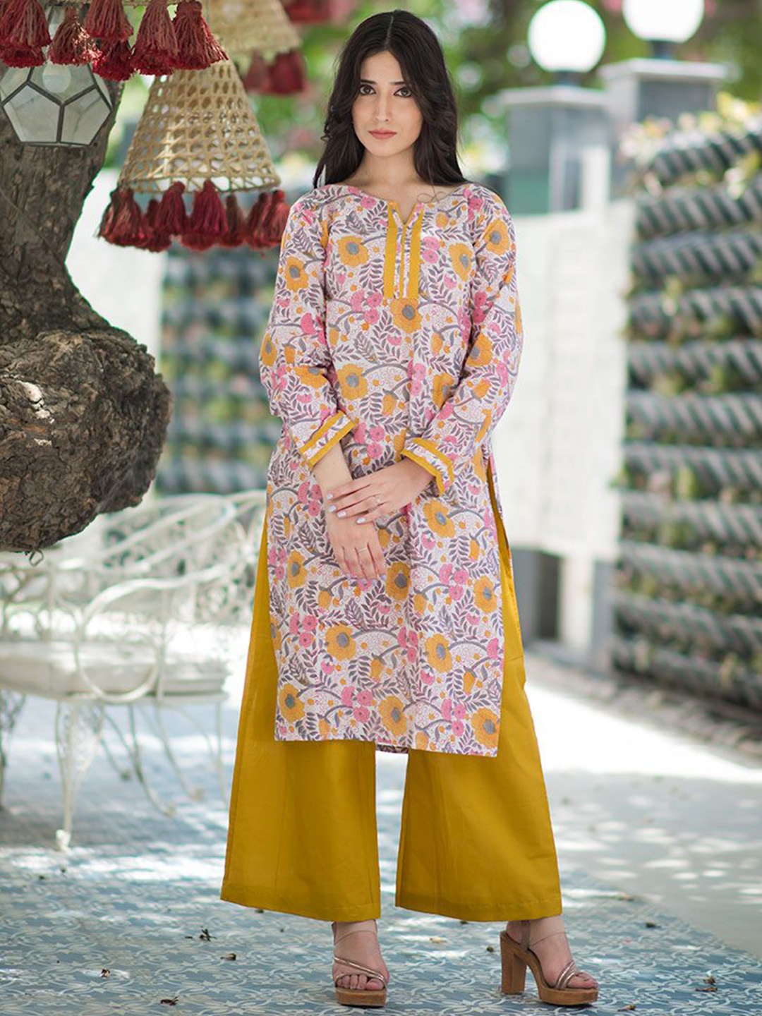 

Rangreza Ethnic Floral Printed Cotton Straight Kurta, White