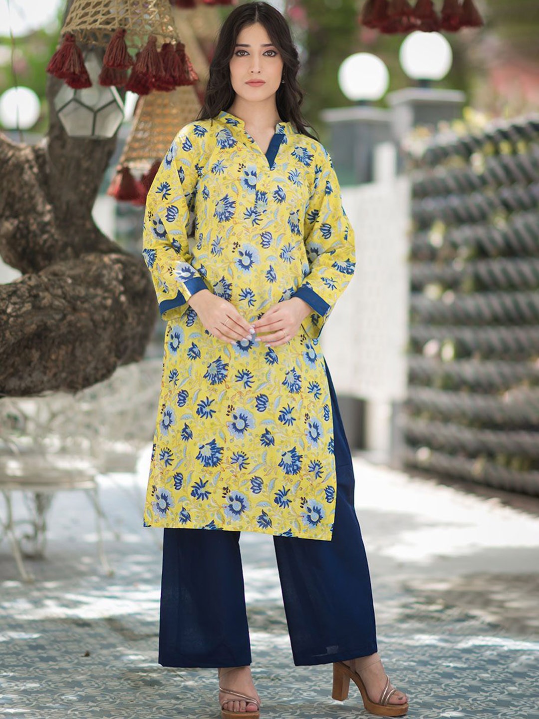 

Rangreza Ethnic Floral Printed Mandarin Collar Cotton Straight Kurta, Yellow