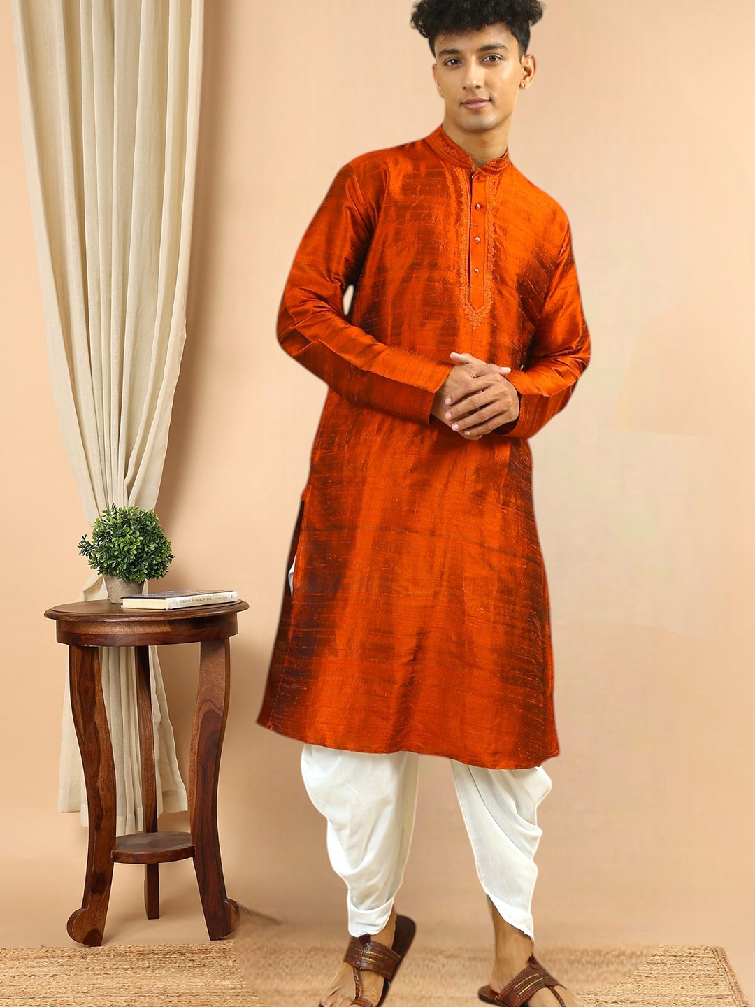 

TATTVA Thread Work Mandarin Collar Pure Pattu Dupion Silk Straight Kurta, Copper