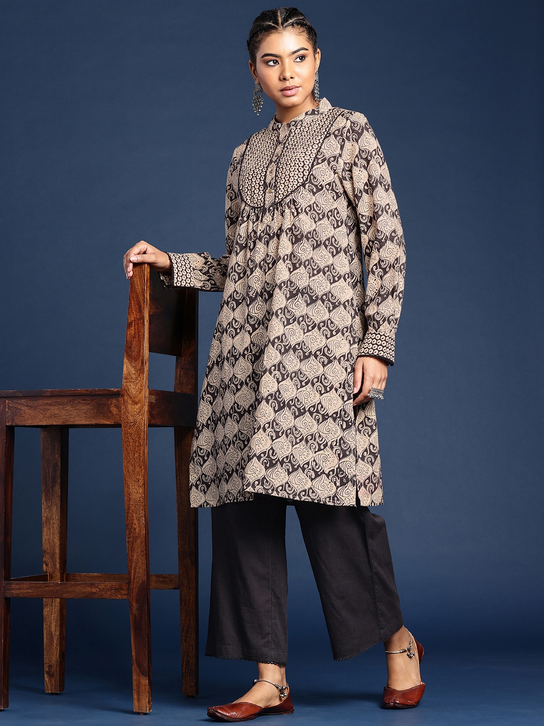 

Taavi Ethnic Motifs Printed Regular Pure Cotton Kalamkari Kurta with Trousers, Brown