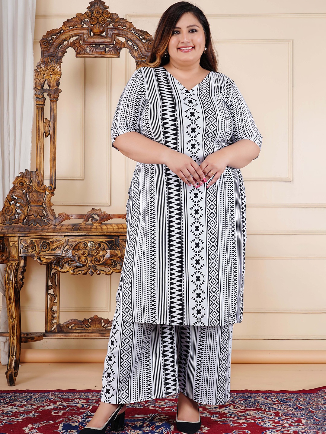 

Chaukas Women Printed Regular Kurta with Palazzos, Black