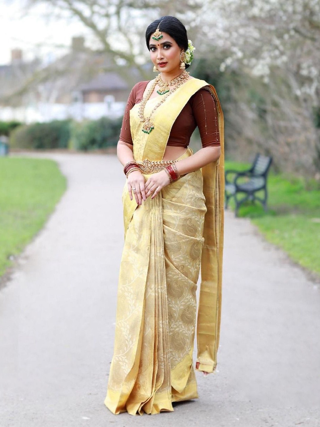 

JULEE Woven Design Zari Pure Silk Kanjeevaram Saree, Cream