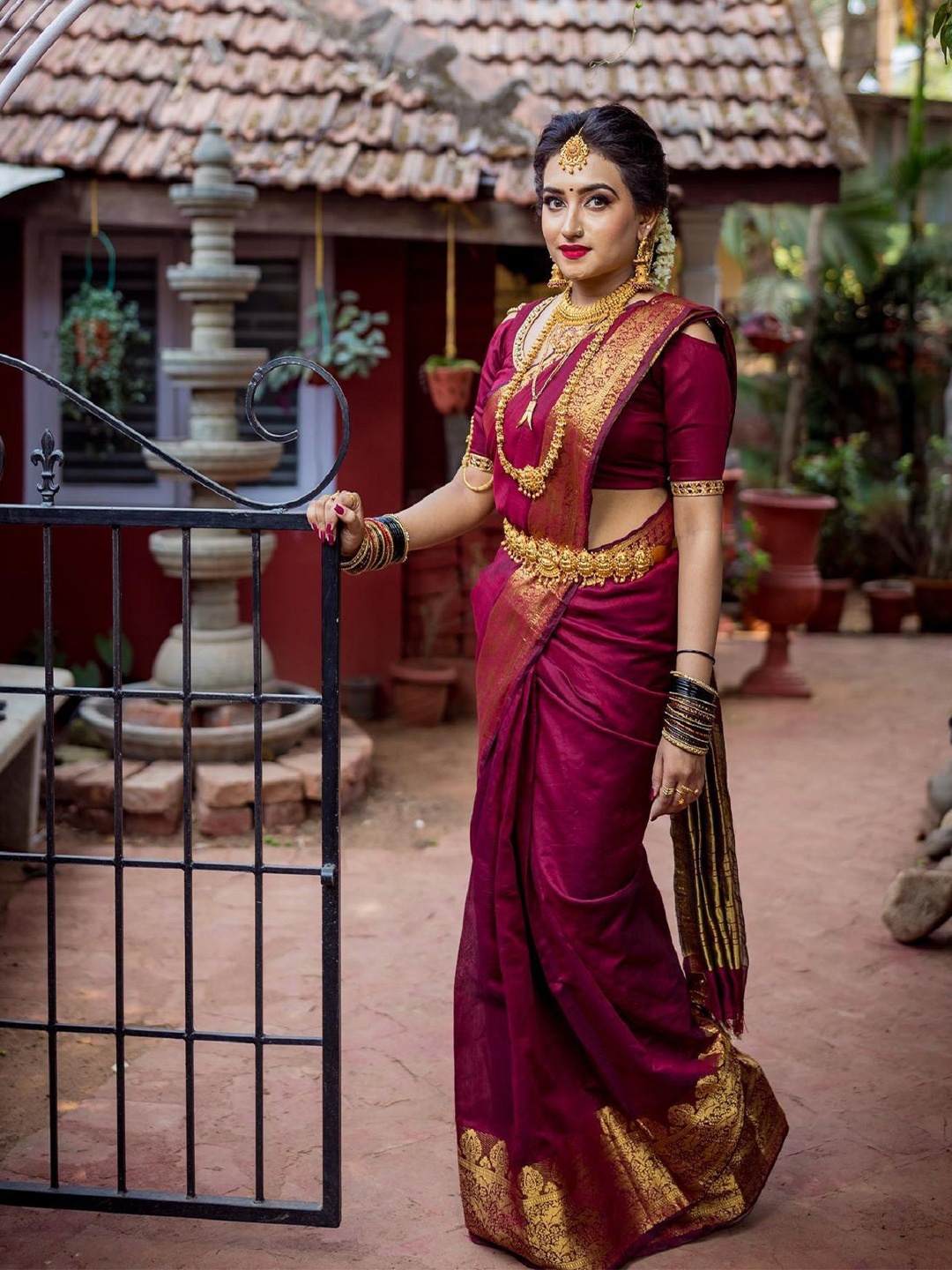 

JULEE Zari Pure Silk Banarasi Saree, Maroon