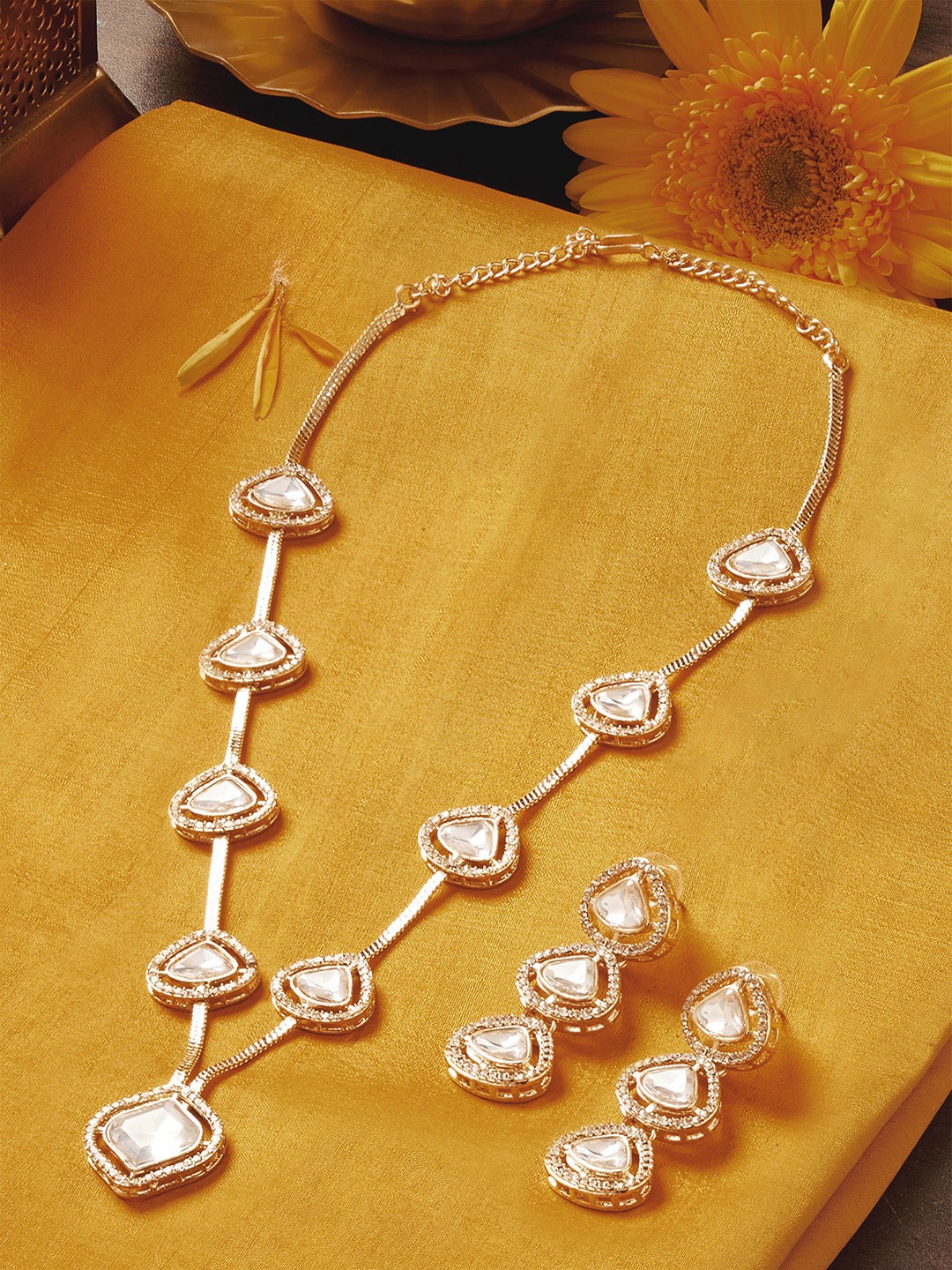 

Zaveri Pearls Gold-Plated Stone Studded Jewellery Set