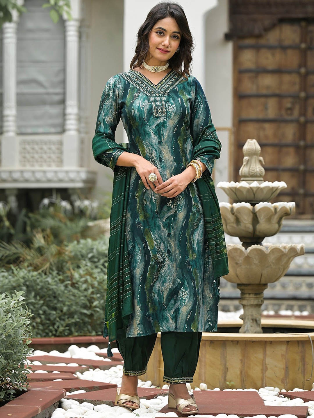 

Label Khoj Abstract Printed V-Neck Thread Work Straight Kurta with Churidar & Dupatta, Green