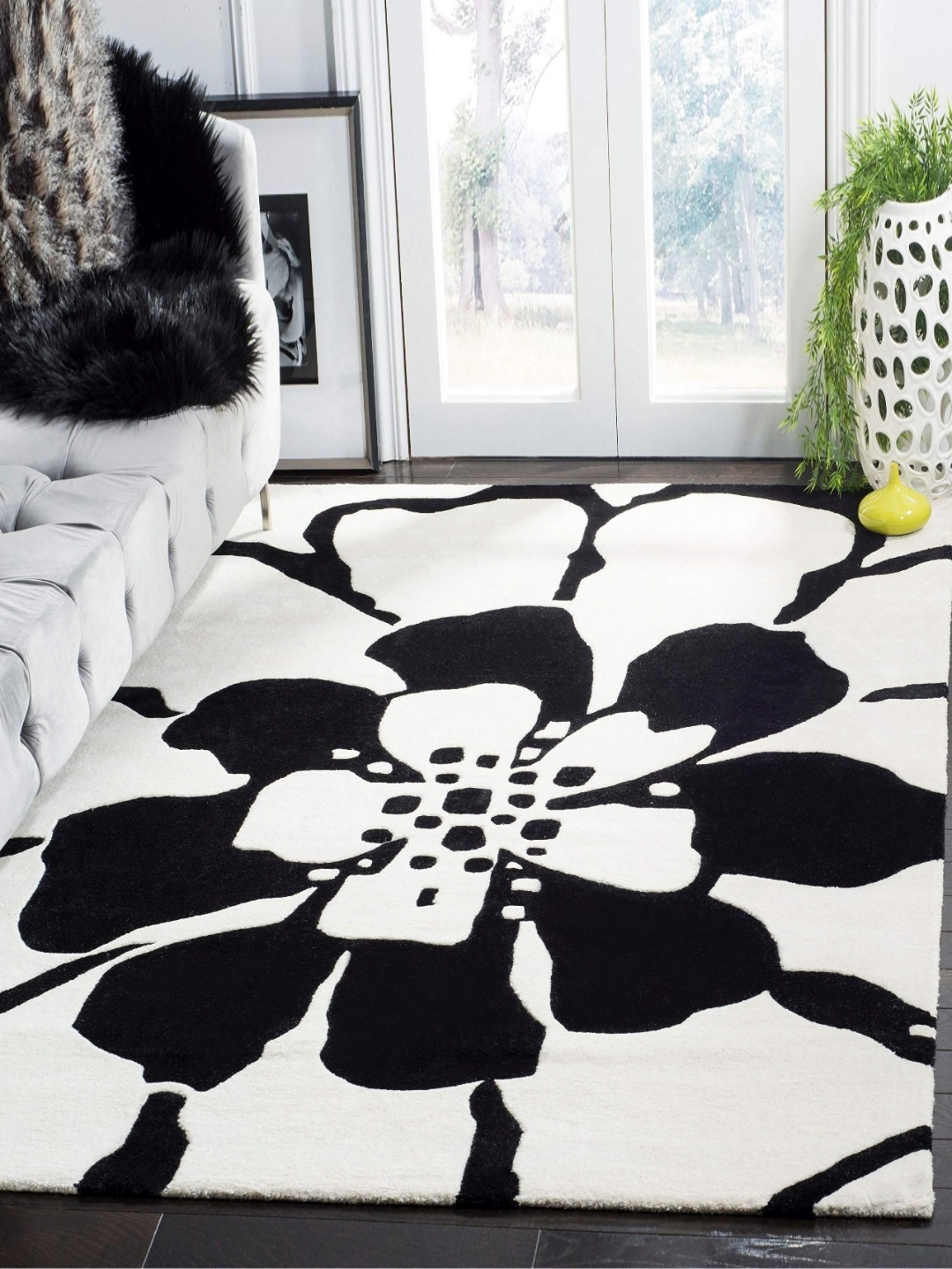 

IMRA CARPET White & Black Floral Rectangular Woollen Shaggy Carpet