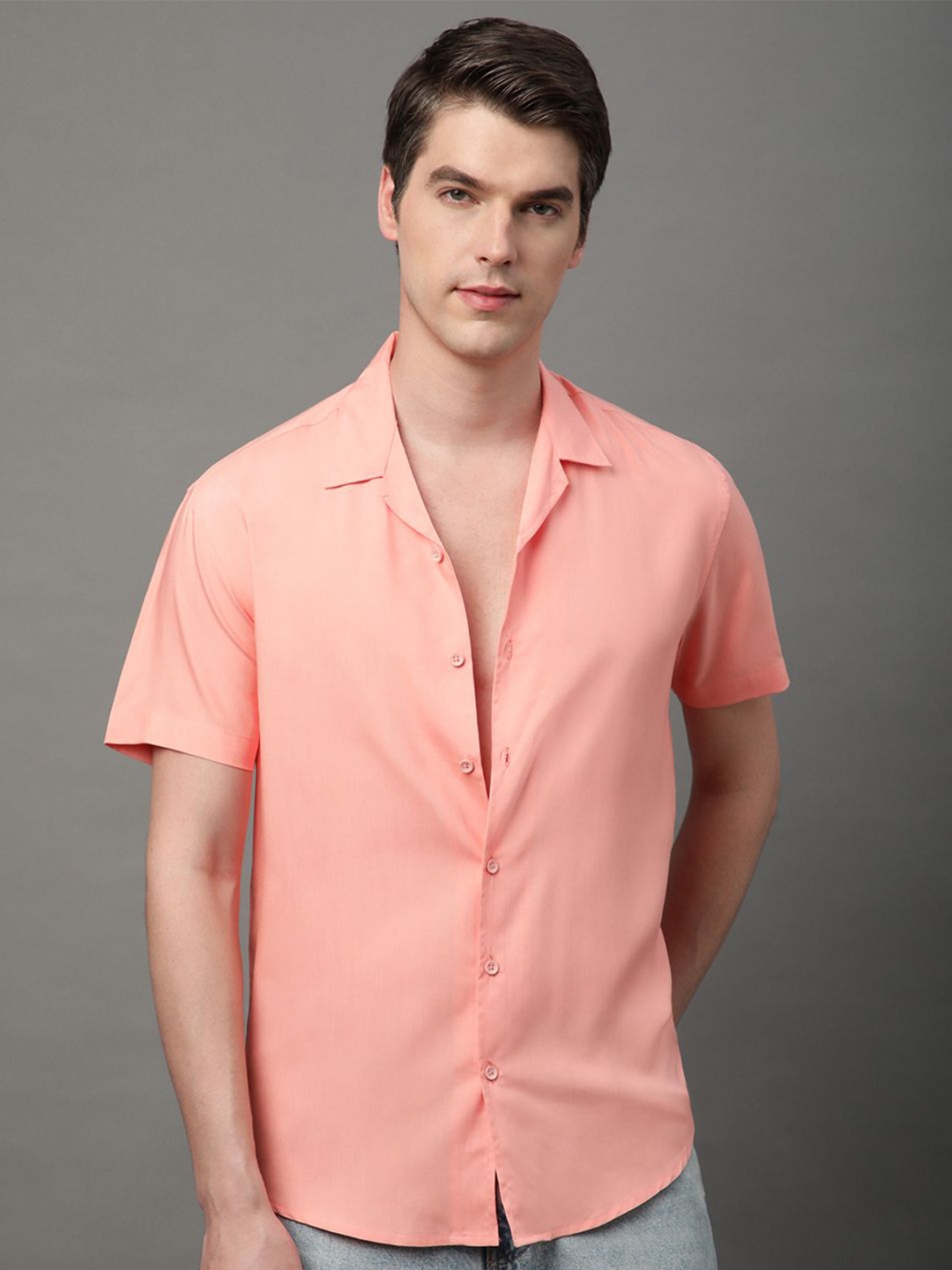 

Voroxy Men Standard Solid Casual Shirt, Peach