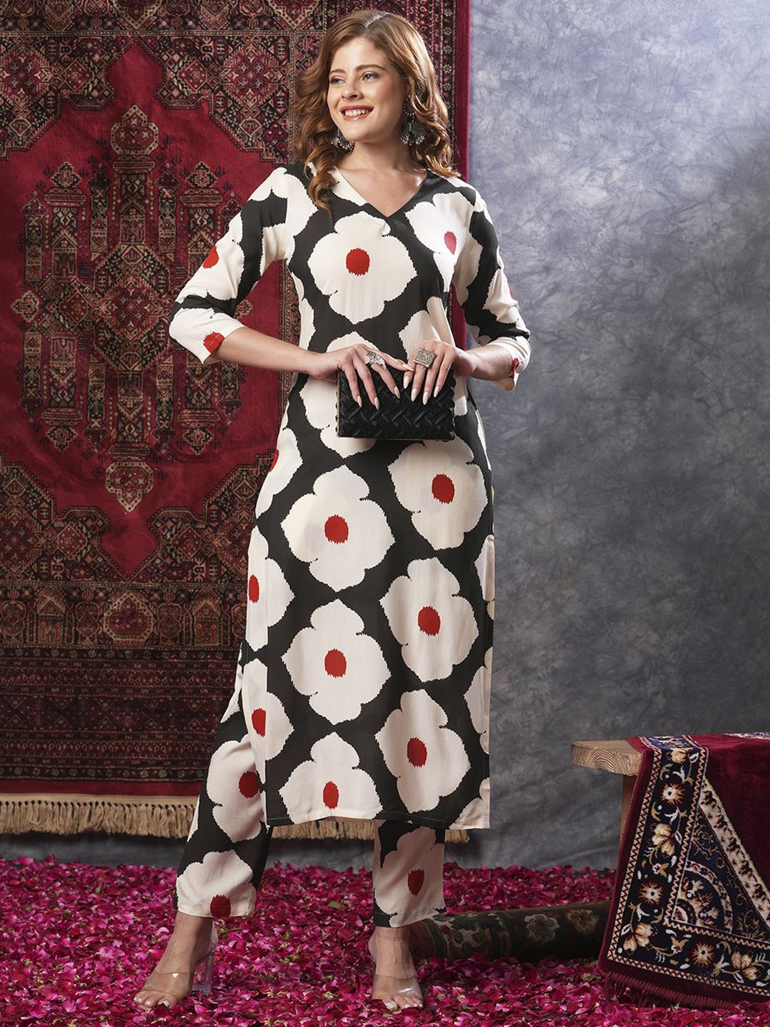 

Anni Designer Floral Printed Straight Kurta With Trousers, Black