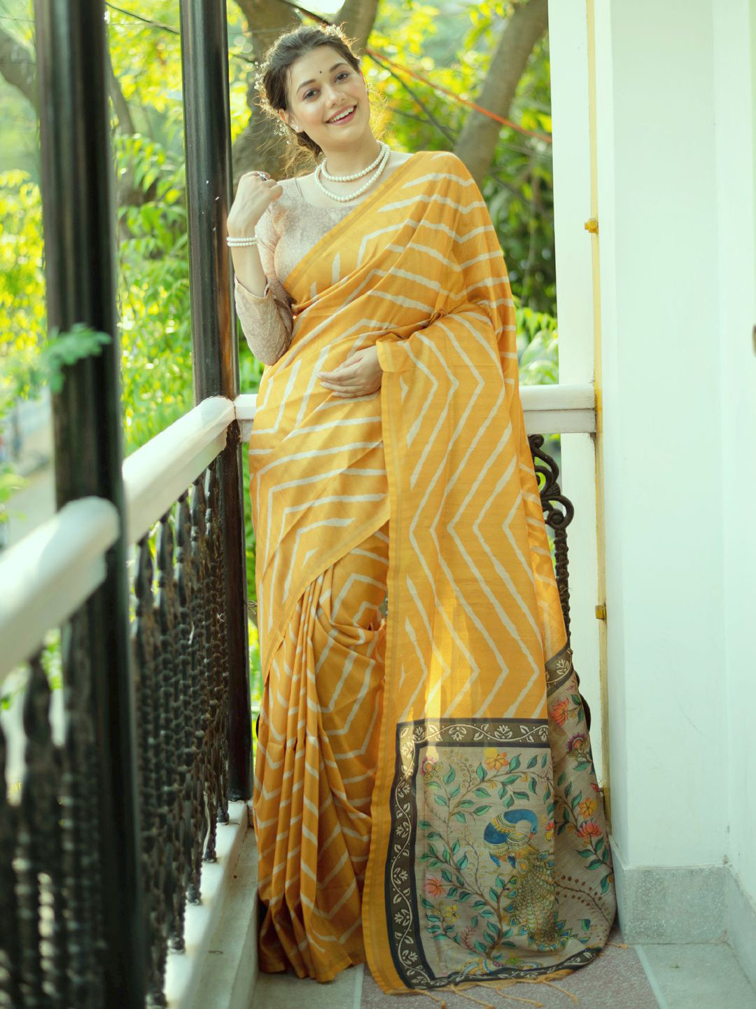 

Panzora Women Tussar Leheriya Saree, Yellow