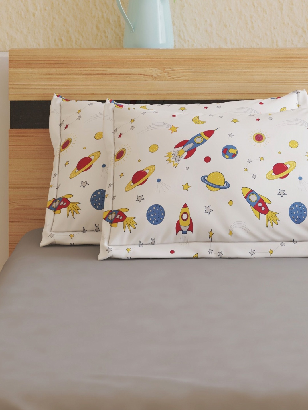 

Home Centre White & Yellow 2 Pieces Self Design Pure Cotton Rectangle Pillow Covers