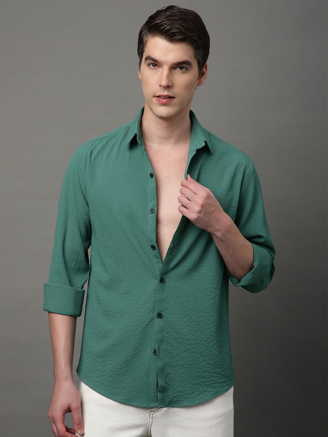 

Voroxy Men Comfort Spread Collar Textured Solid Polycotton Casual Shirt, Green
