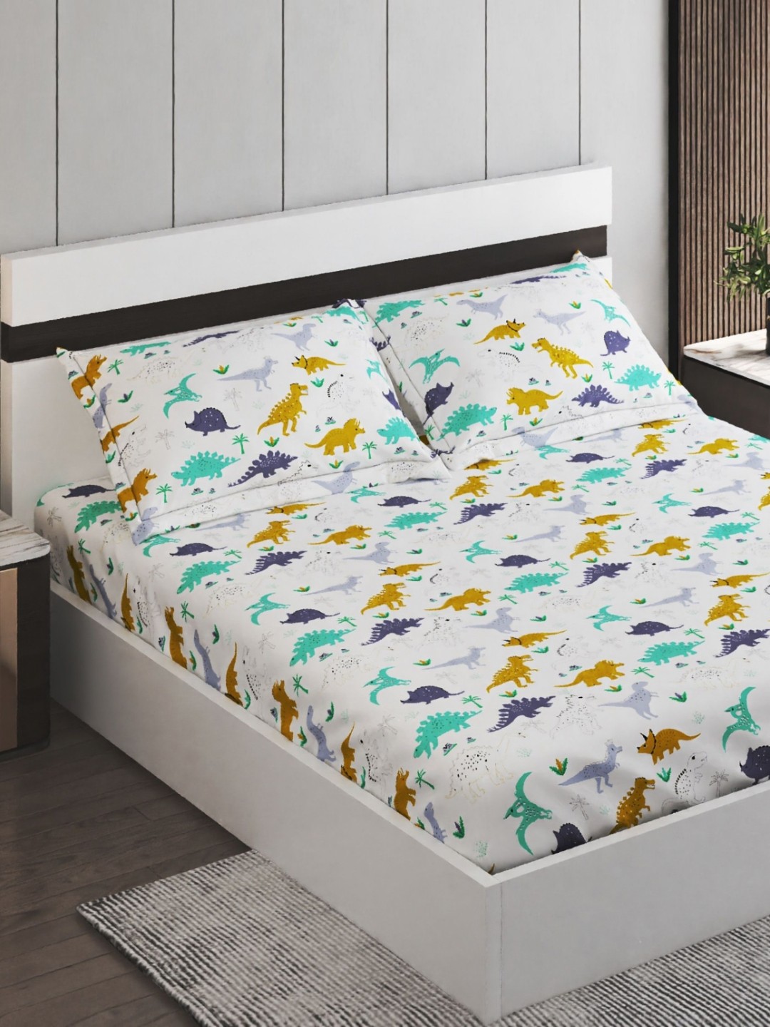

Home Centre Slate White Printed Cotton 150 TC Queen Bedsheet & 2 Pillow Covers