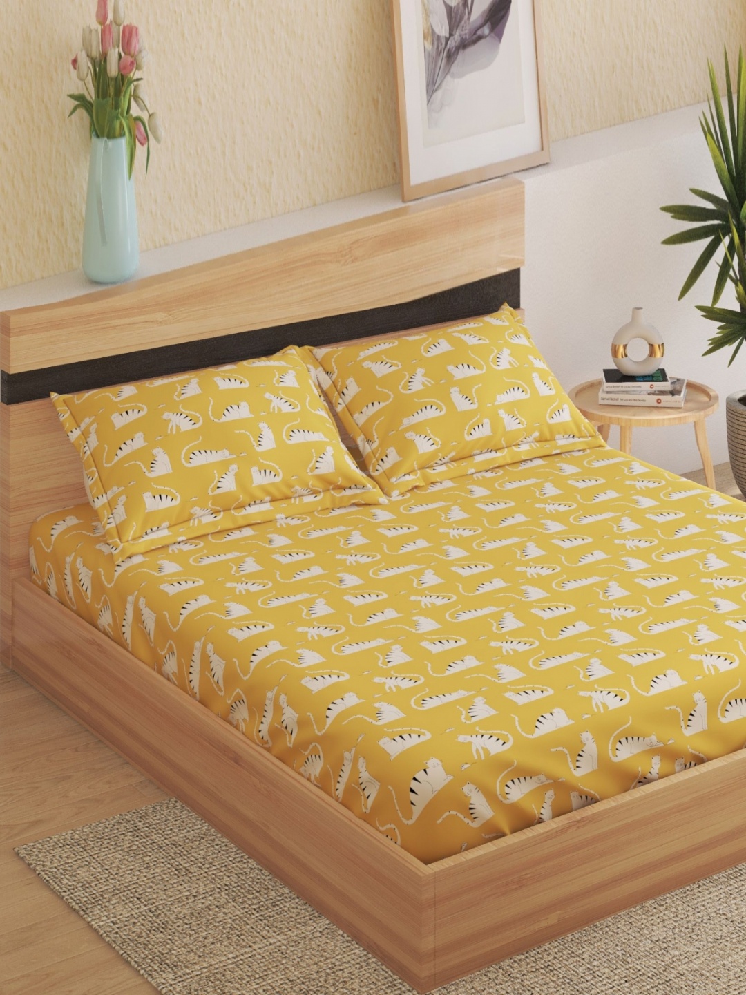 

Home Centre Yellow & White Geometric 150 TC Cotton Queen Bedsheet With 2 Pillow Covers