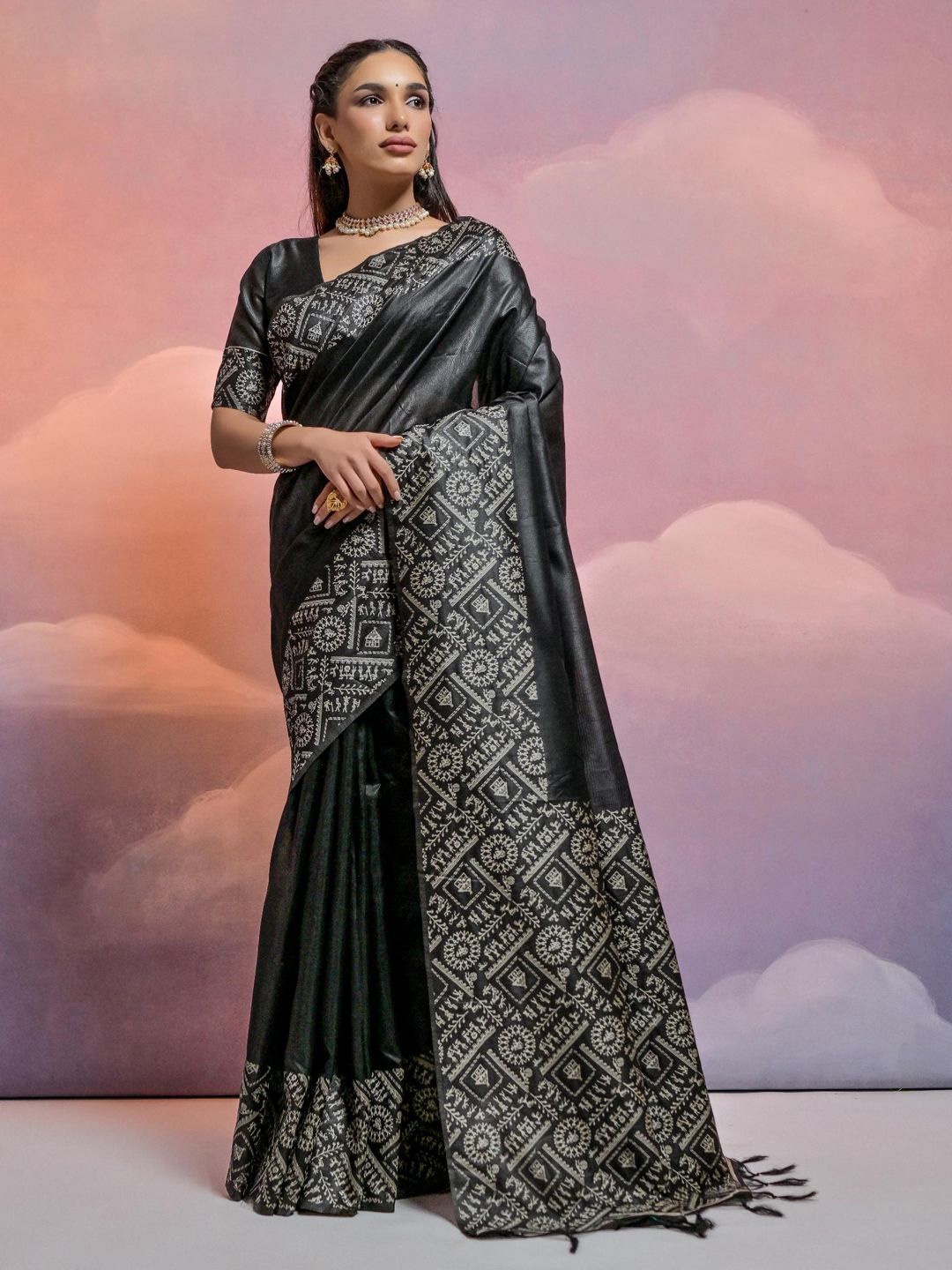 

Panzora Saree With Unstitched Blouse Piece, Black