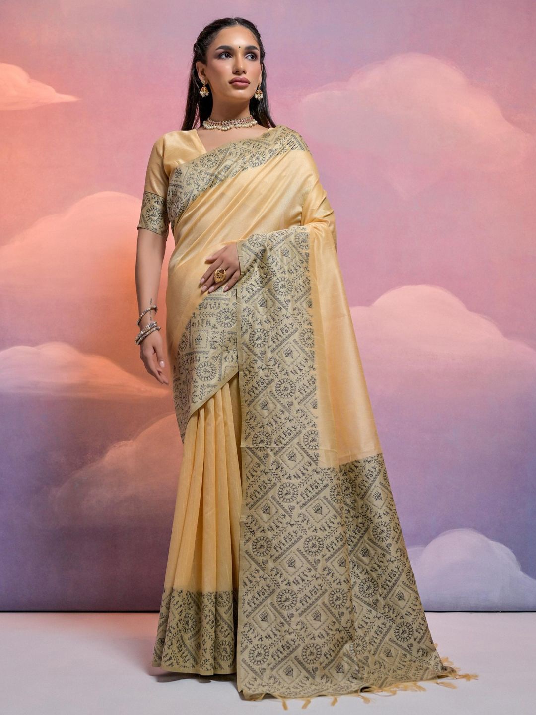 

Panzora Saree With Unstitched Blouse Piece, Cream