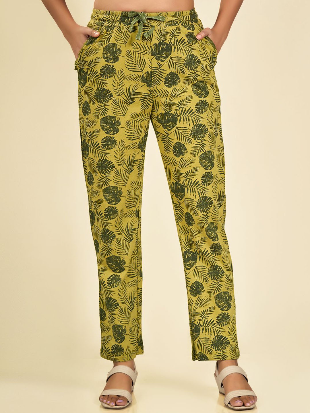 

MAYSIXTY Women Printed Pure Cotton Trousers, Olive
