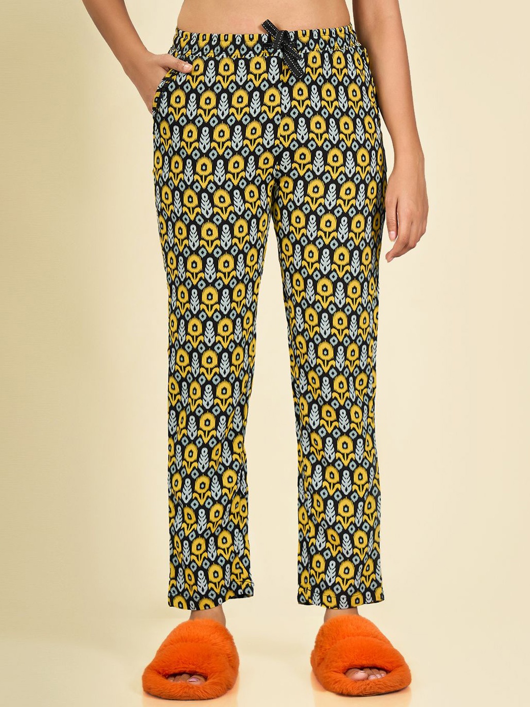 

MAYSIXTY Women Printed Mid Rise Lounge Pants, Black