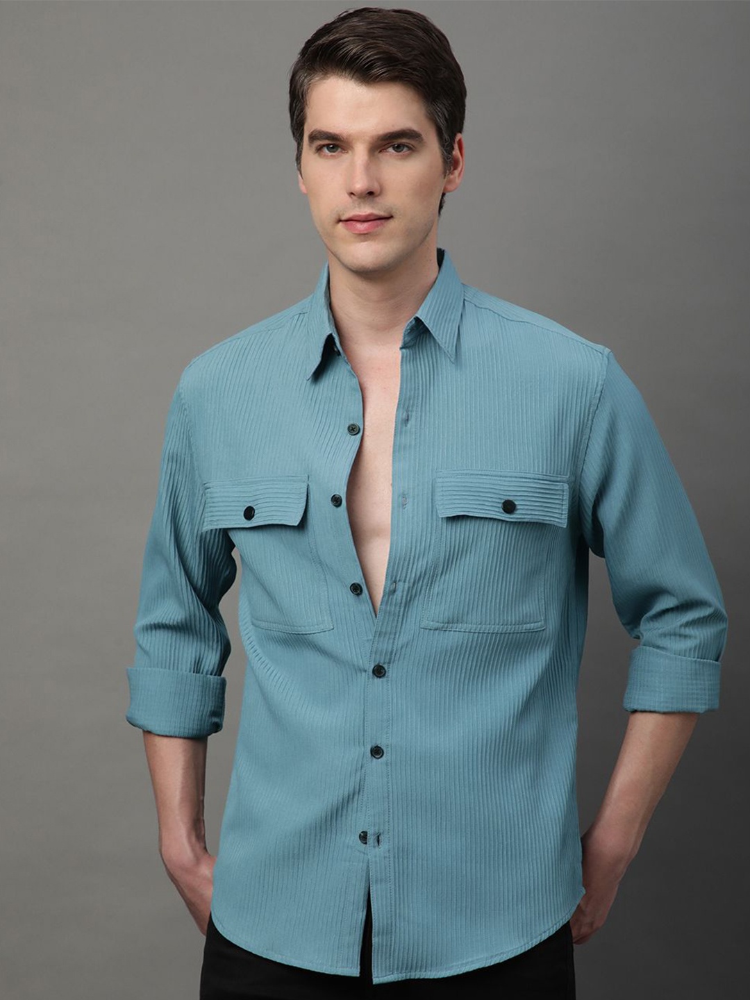 

Voroxy Men Relaxed Spread Collar Textured Solid Pocket Detailing Polycotton Casual Shirt, Blue