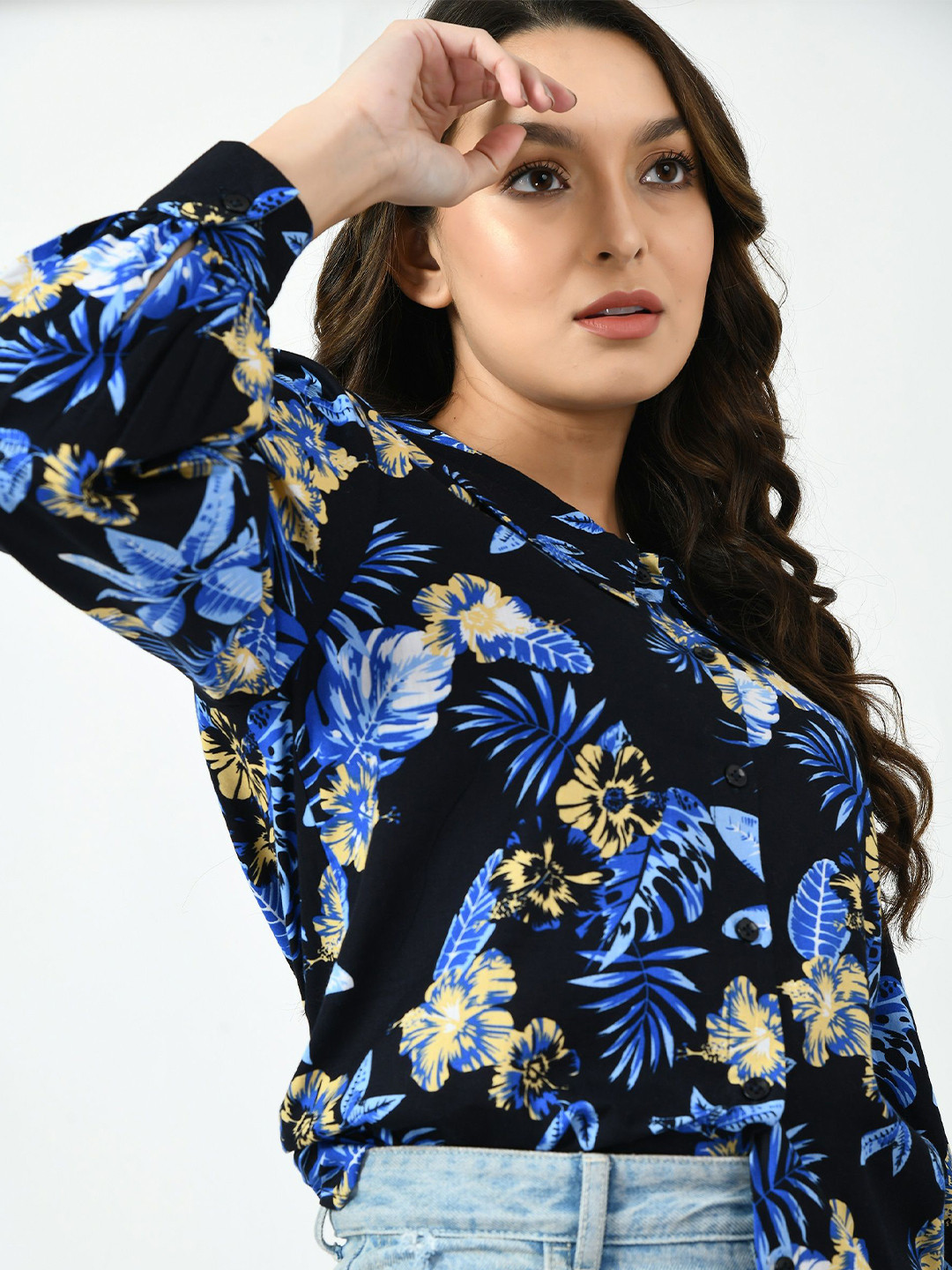 

Sini Lifestyle Women Floral Printed Casual Shirt, Black
