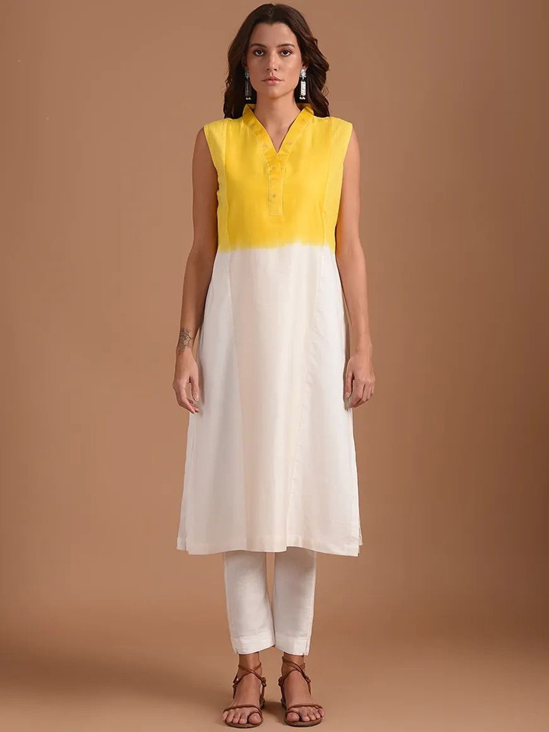 

SMRITI GUPTA V-Neck Sleeveless Chanderi Silk Straight Kurta, Off white
