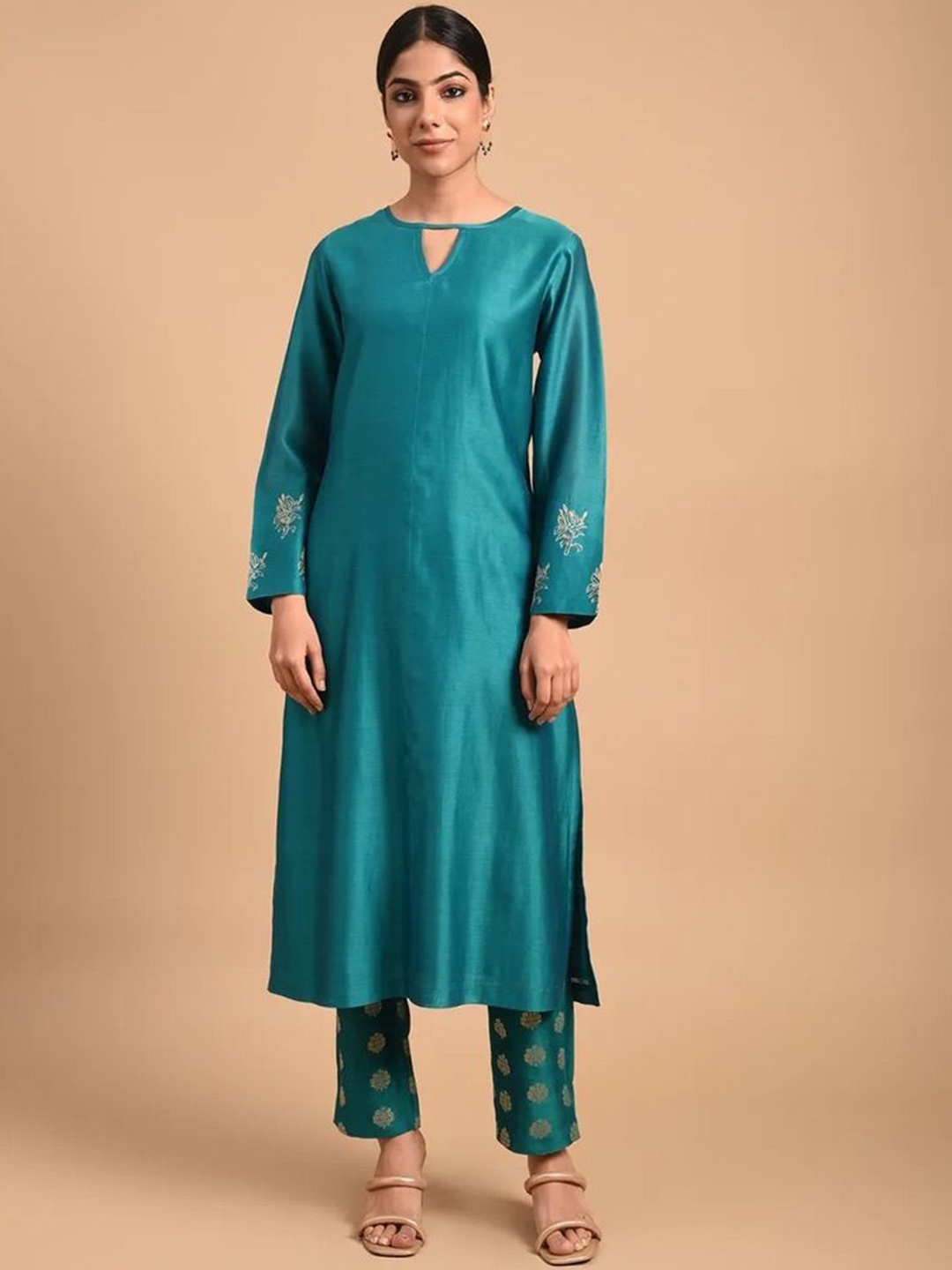 

SMRITI GUPTA Keyhole Neck Thread Work Chanderi Silk Straight Kurta, Teal
