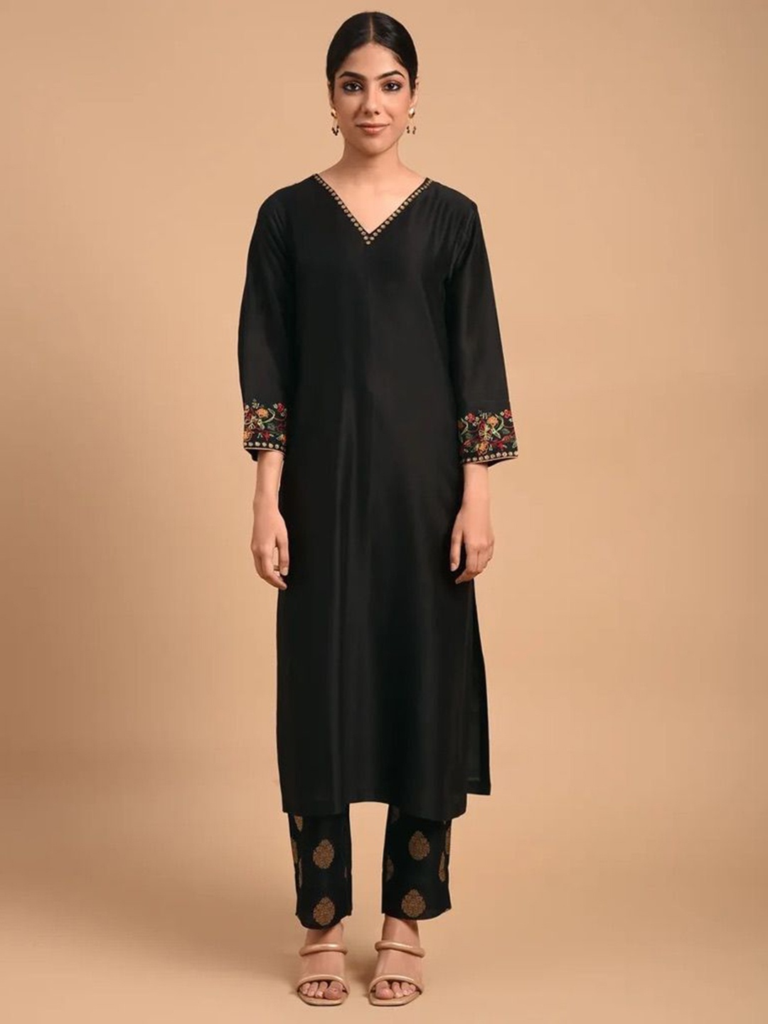 

SMRITI GUPTA V-Neck Thread Work Chanderi Silk Straight Kurta, Black