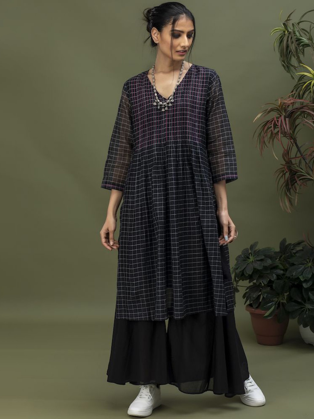 

SMRITI GUPTA Checked V-Neck Pleated Chanderi Silk A-Line Kurta, Black