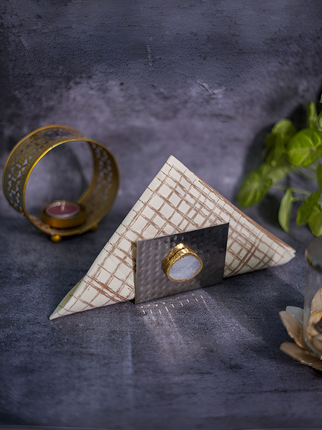 

HOMEARTE White & Grey Metal Tissue Holder
