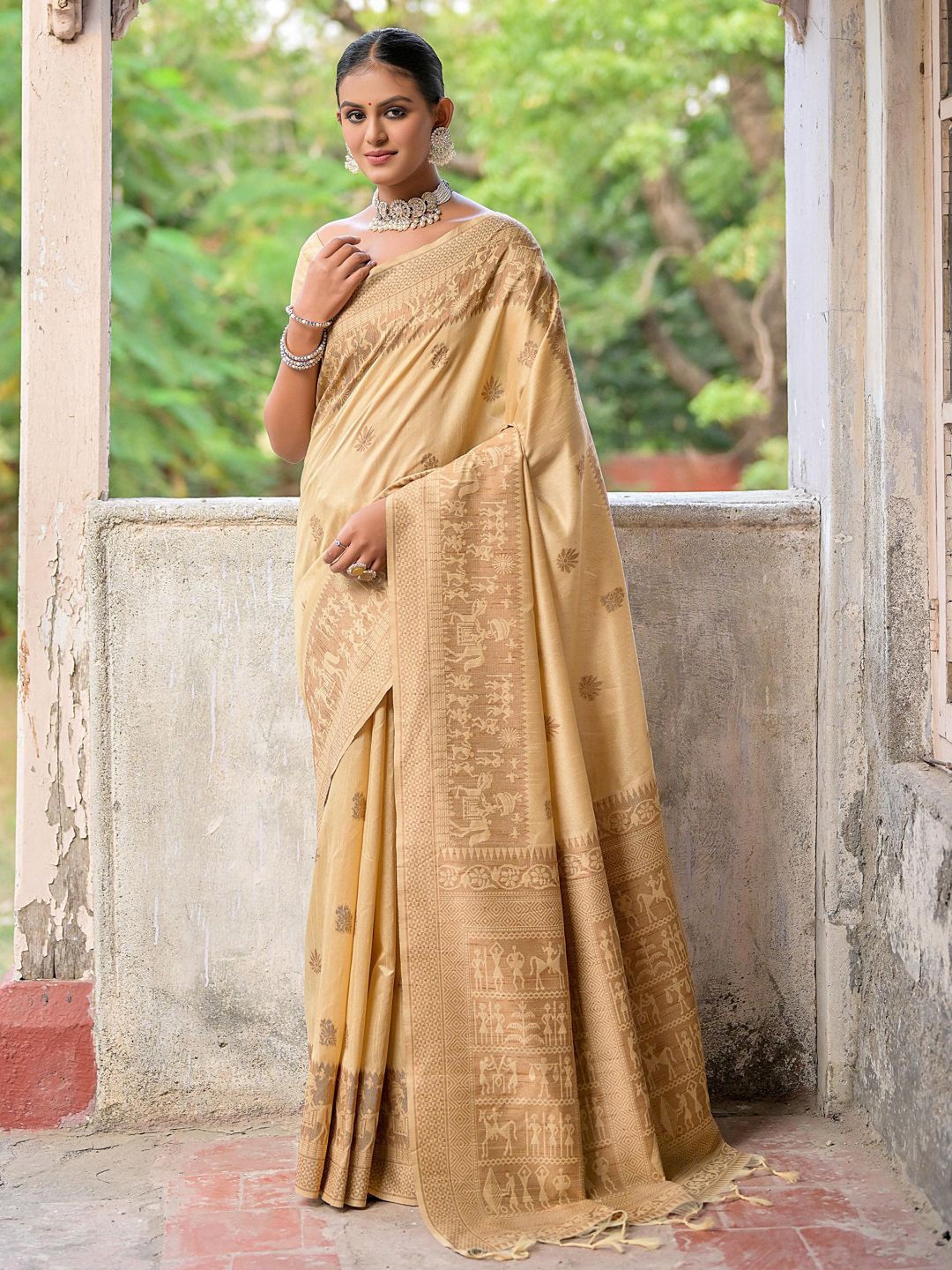 

Panzora Ethnic Motifs Printed Saree With Unstitched Blouse Piece, Cream
