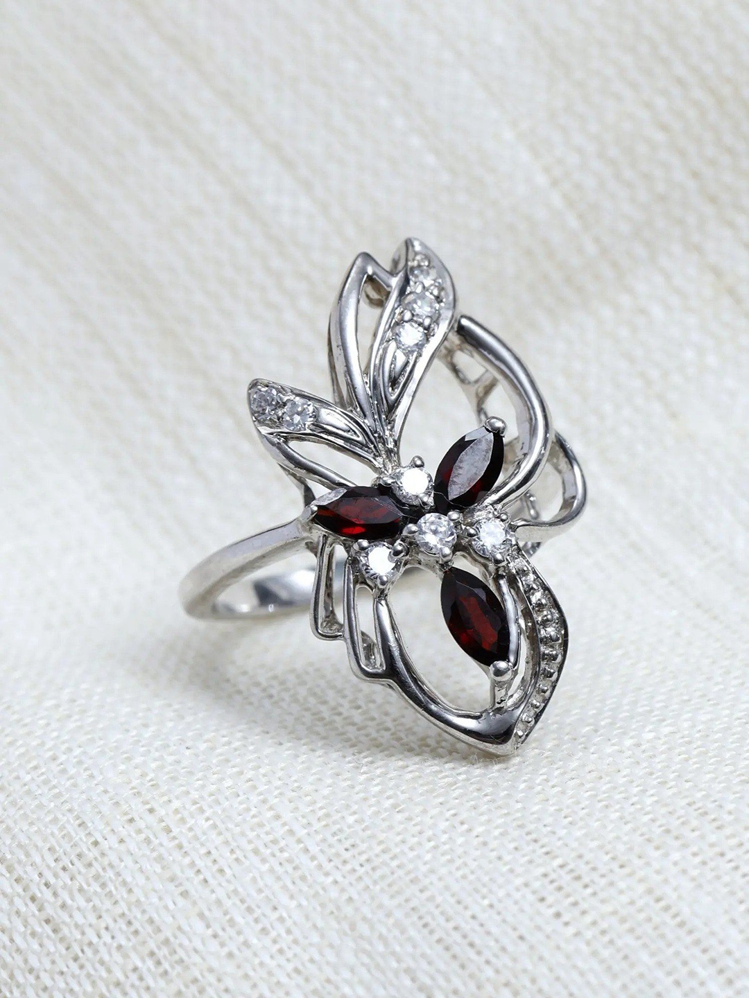 

Exotic India Faceted Garnet Gemstone Sterling Silver Beautiful Ring