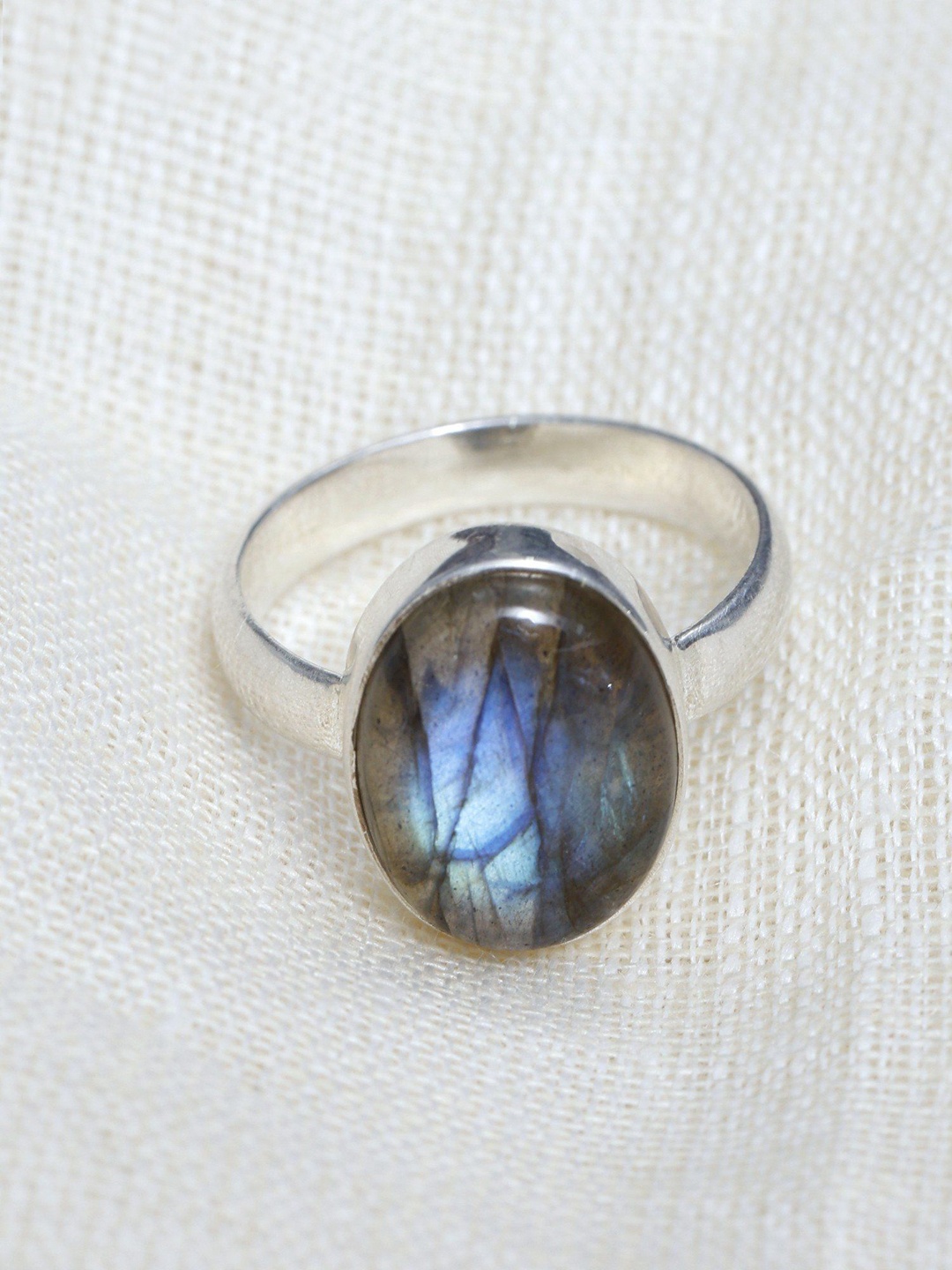 

Exotic India Labradorite Oval Cut Stone Sterling Silver Ring