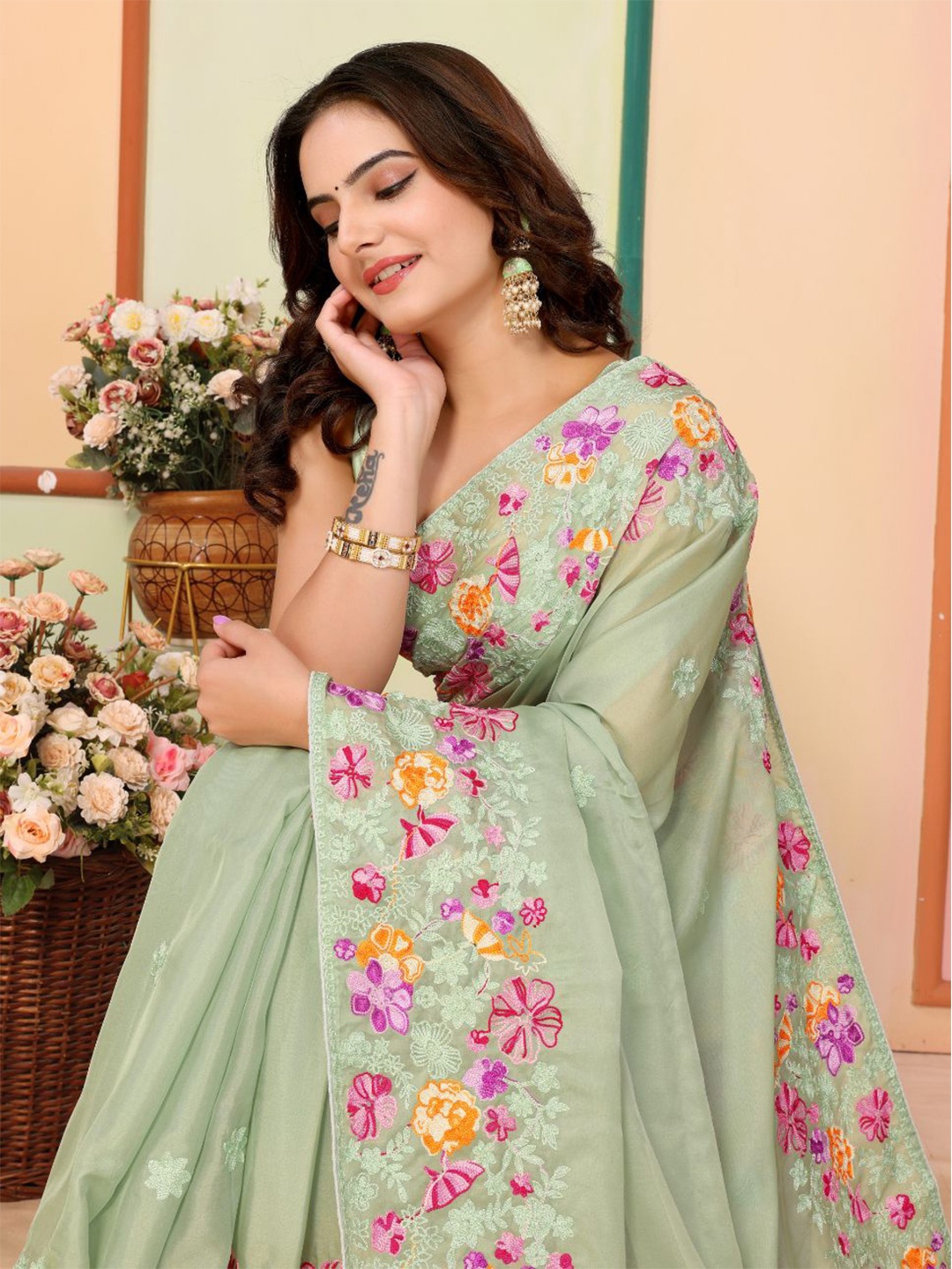 

VAIRAGEE Floral Embroidered Organza Saree With Blouse Piece, Olive