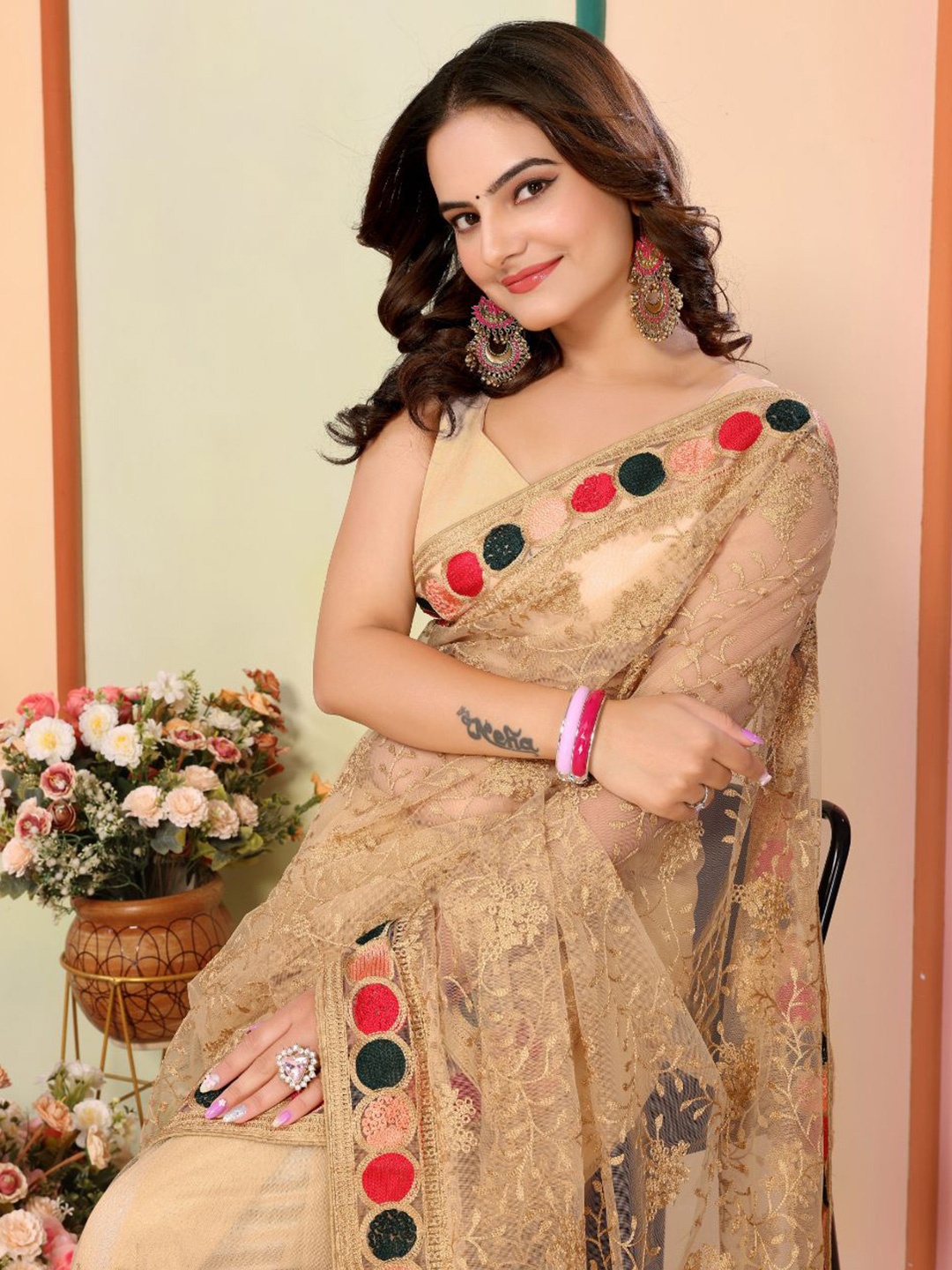 

VAIRAGEE Floral Embroidered Net Saree, Beige