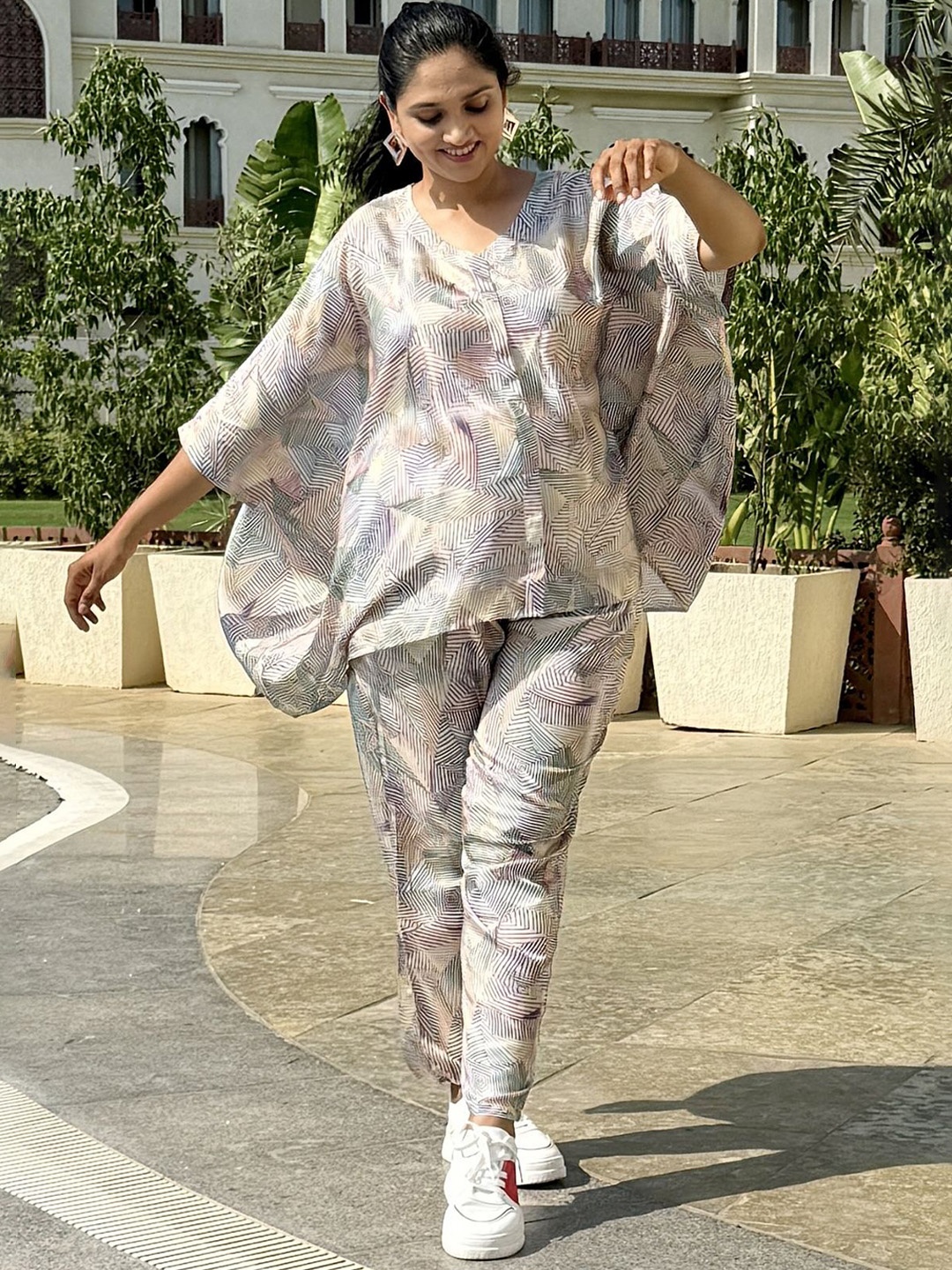 

LAAKHI Printed Shirts With Trousers, Purple