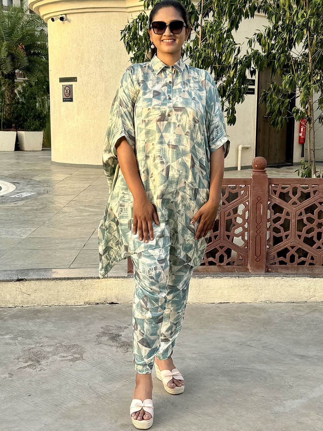 

LAAKHI Printed Shirt Collar Pure Silk Tunic & Trousers, Green