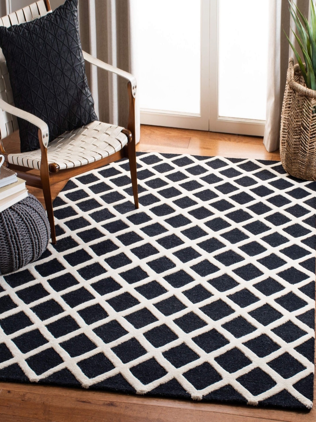 

IMRA CARPET Black & White Geometric Rectangular Woollen Shaggy Carpet