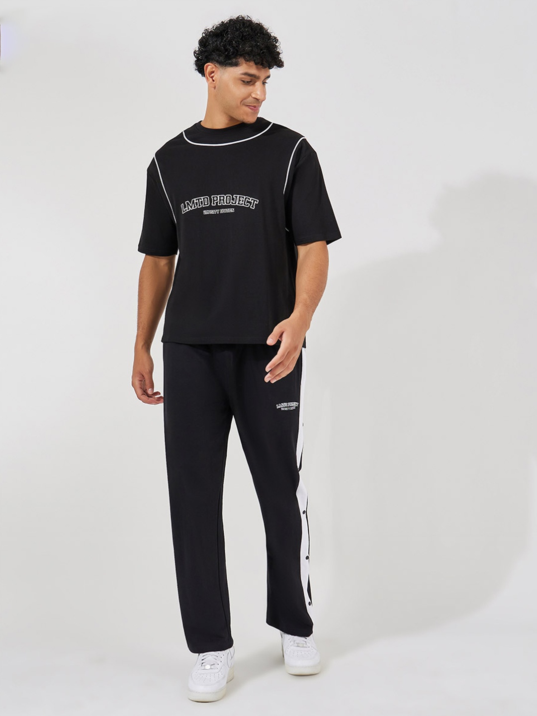 

Styli Premium Hd Print Layered Oversized T-Shirt And Relaxed Fit Jogger Co-Ord, Black