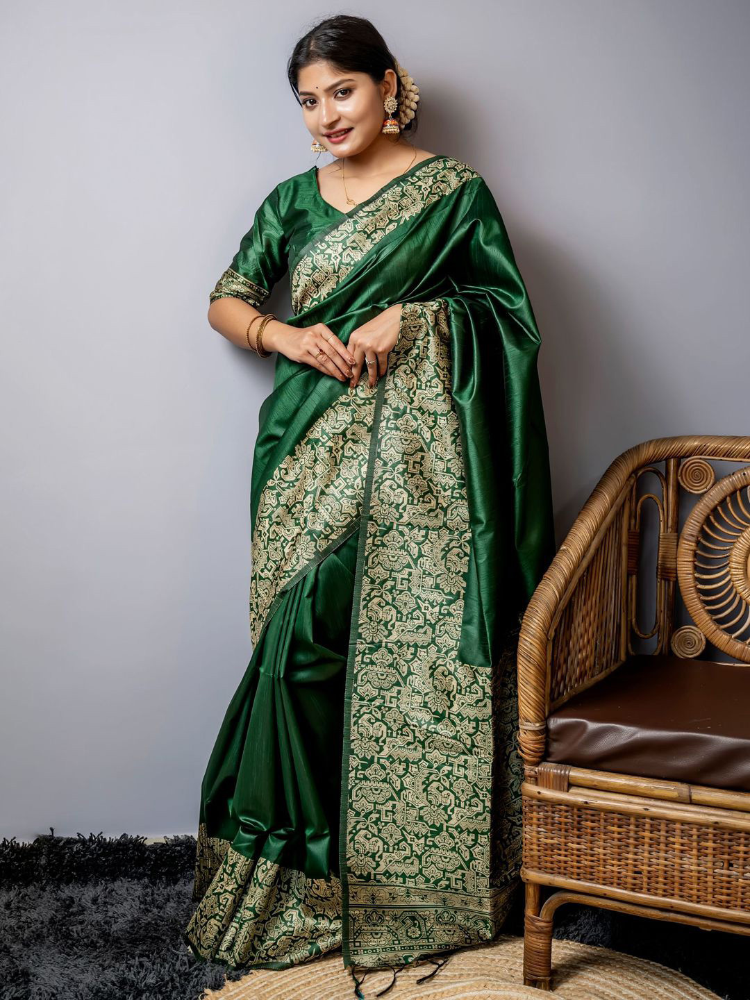 

Panzora Women's Solid Saree, Green