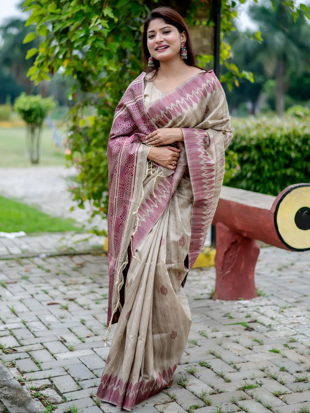 

Panzora Ethnic Motifs Printed Tussar Saree With Unstitched Blouse Piece, Beige
