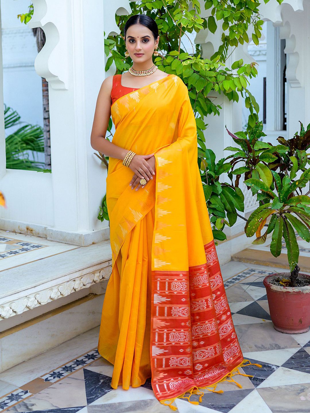 

Panzora Woven Design Zari Tussar Saree, Yellow