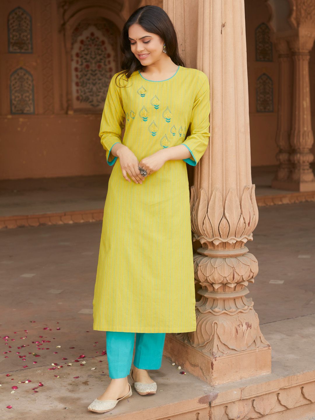 

WOMEN PLUS Striped Thread Work Regular Pure Cotton Kurta with Trousers, Green
