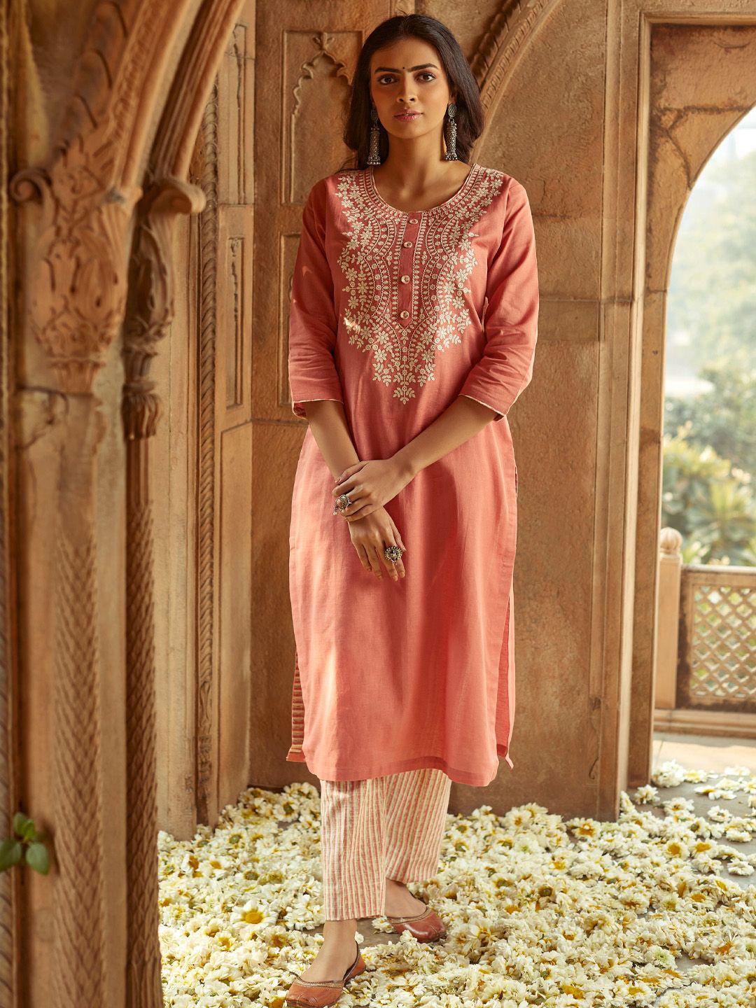 

WOMEN PLUS Floral Yoke Design Thread Work Regular Kurta with Trouser, Pink