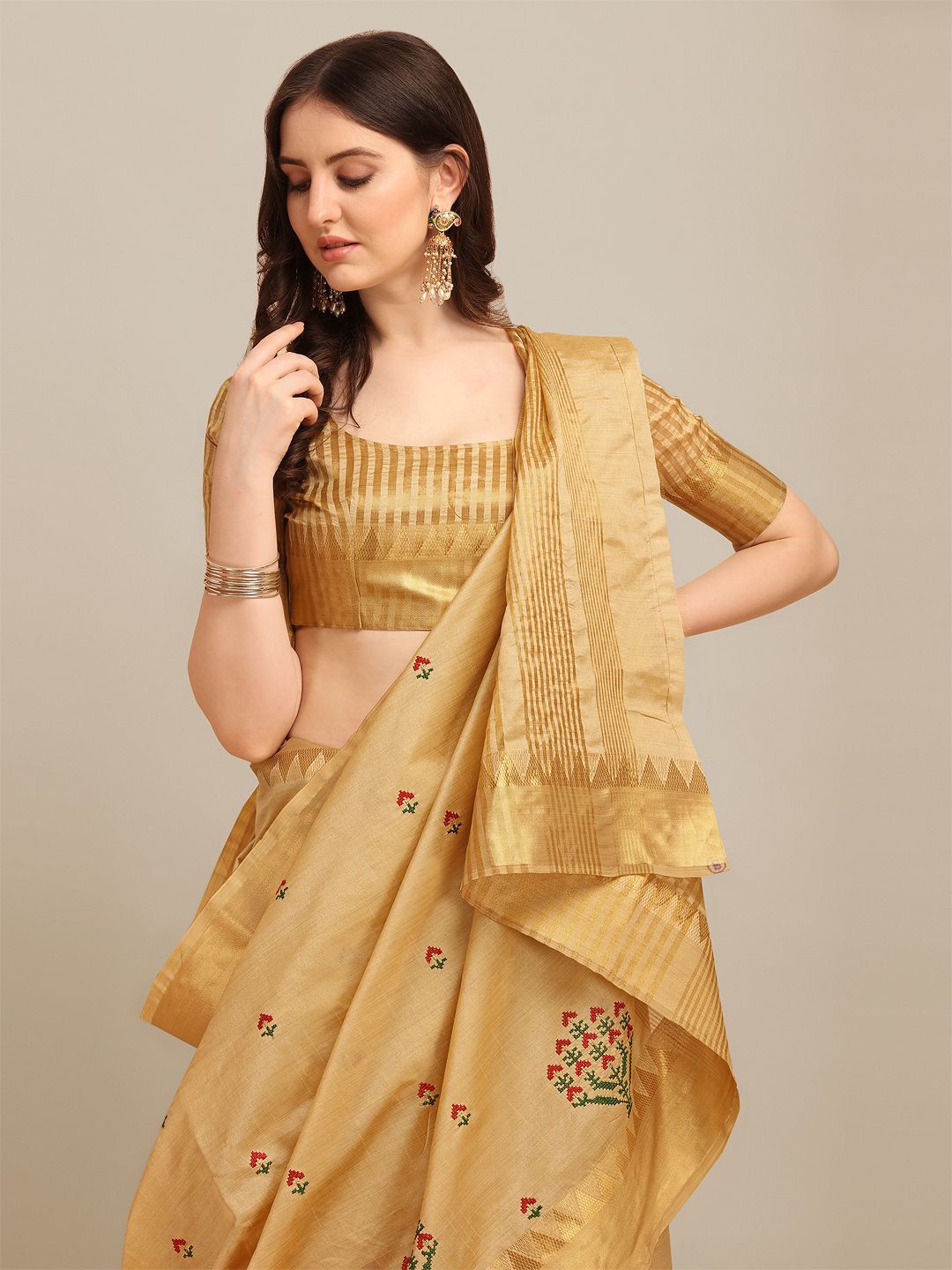 

KAVINDI Ethnic Motifs Embroidered Zari Saree, Cream
