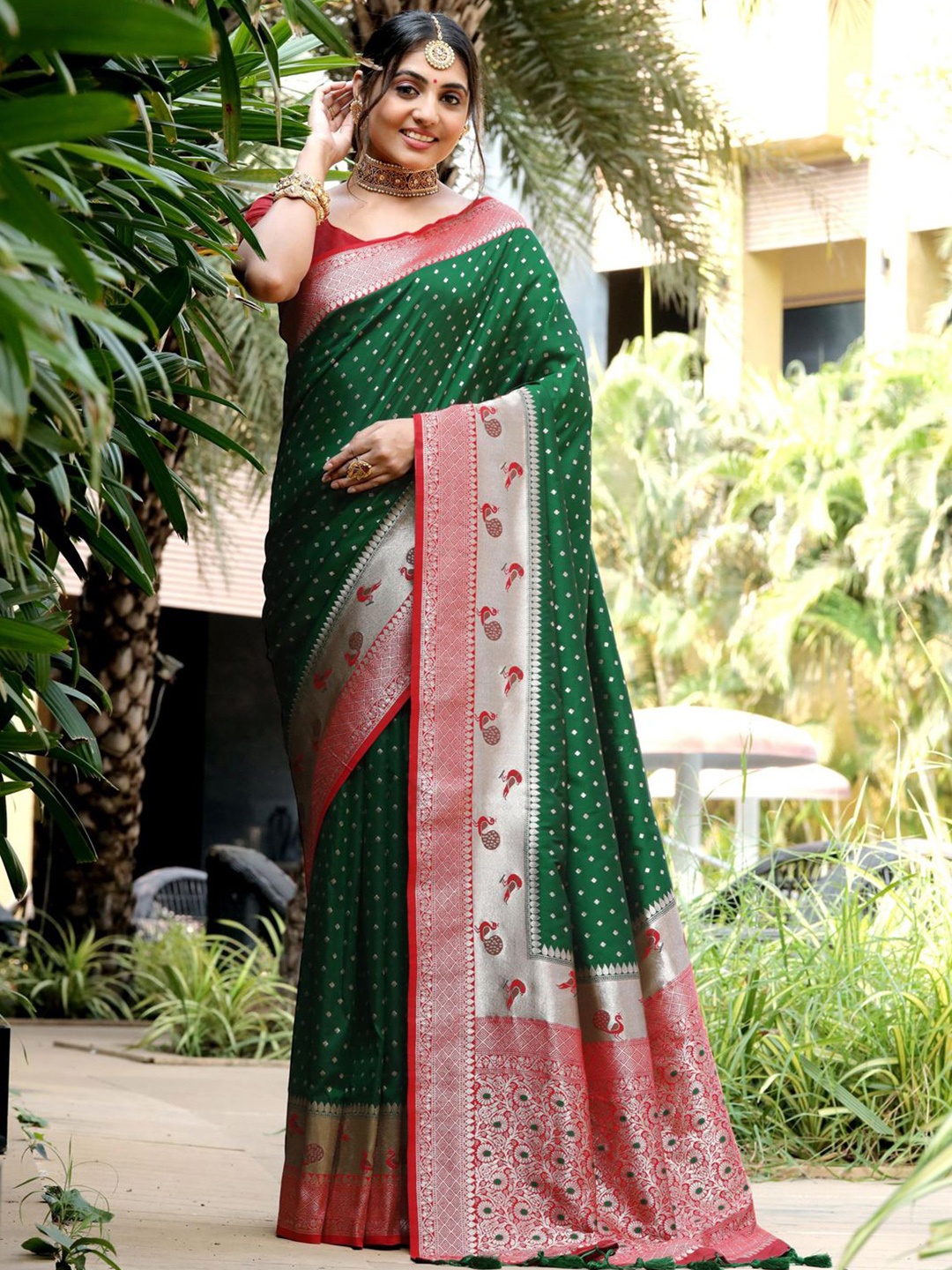 

Panzora Woven Design Zari Paithani Saree, Green