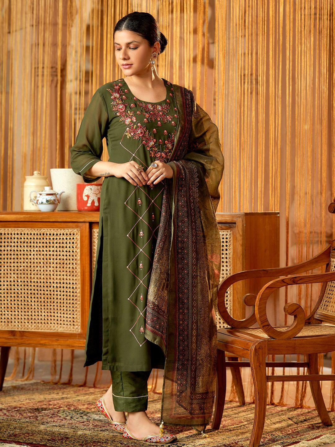 

WOMEN PLUS Floral Embroidered Thread Work Georgette Kurta with Trousers & Dupatta, Green