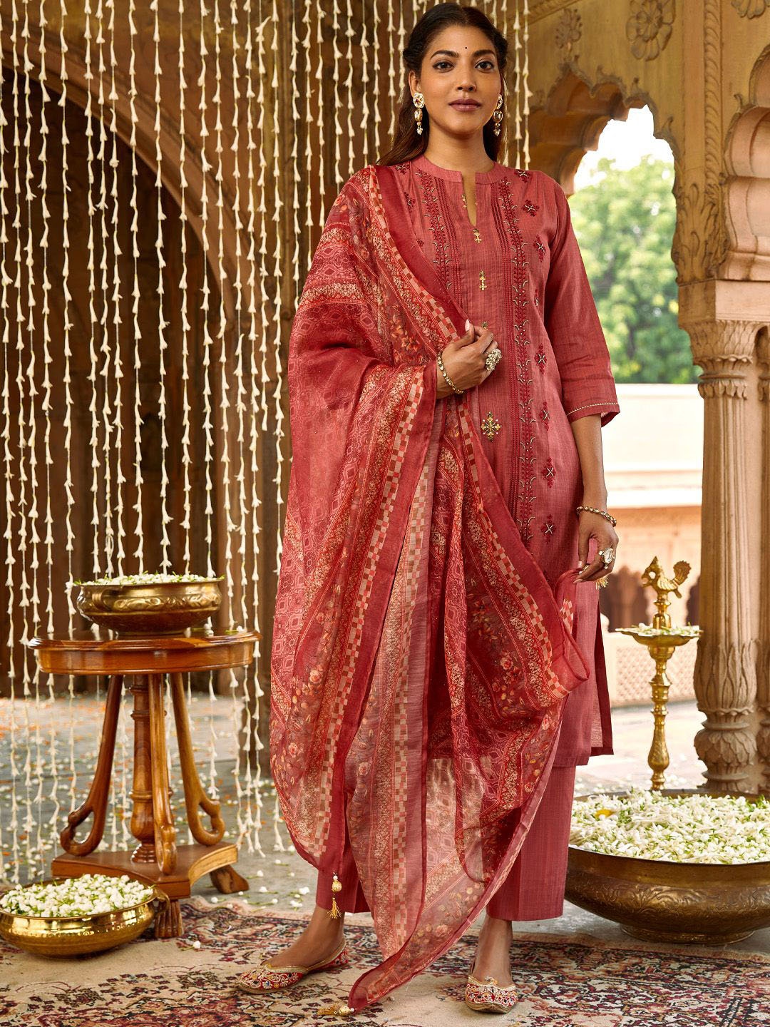 

WOMEN PLUS Floral Embroidered Band Collar Thread Work Kurta with Trousers & Dupatta, Pink