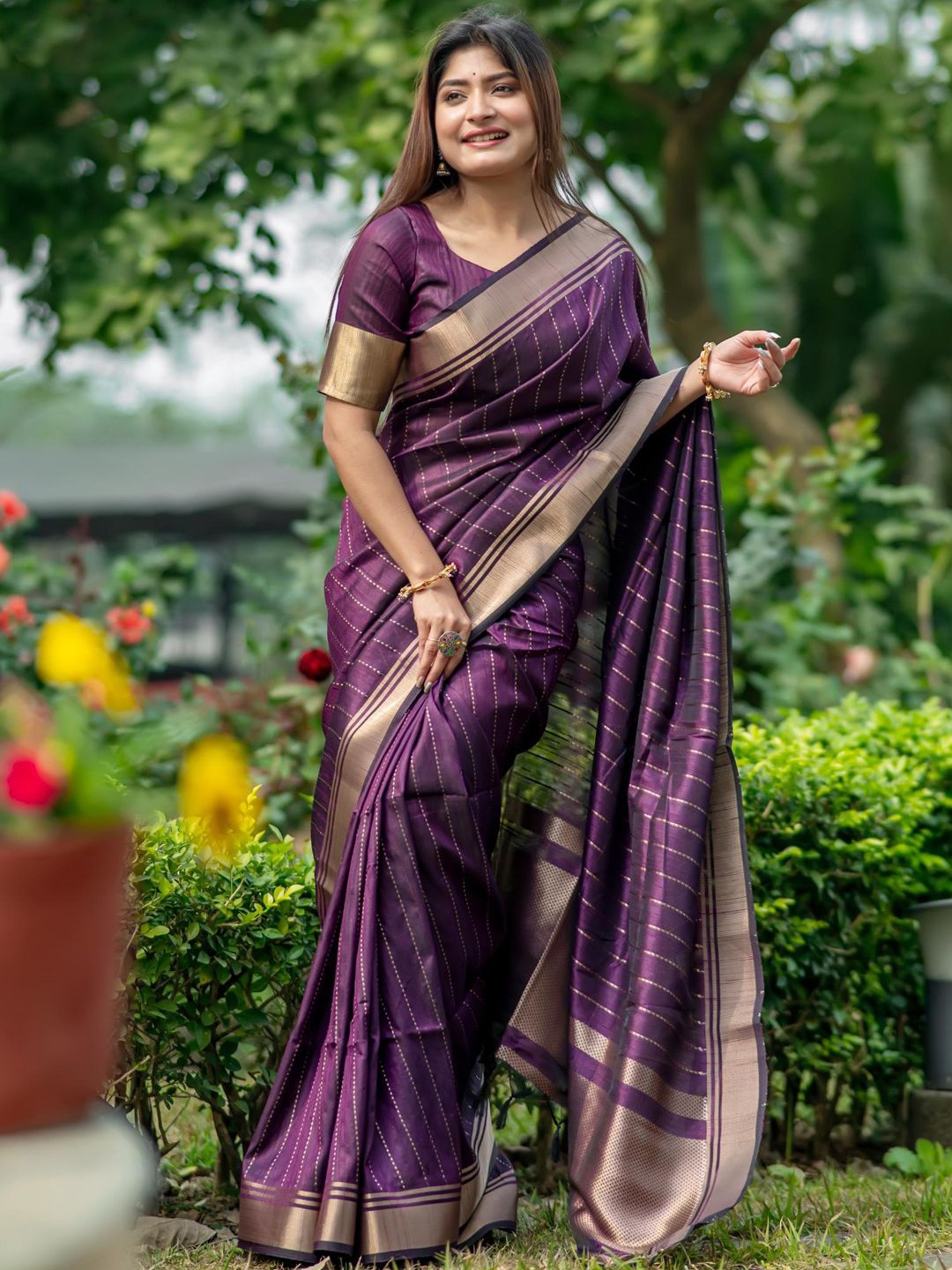 

Panzora Striped Zari Banarasi Saree, Purple