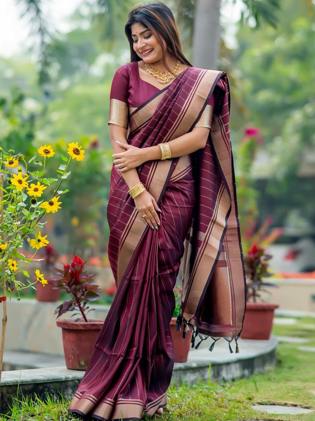 

Panzora Striped Zari Banarasi Saree, Maroon