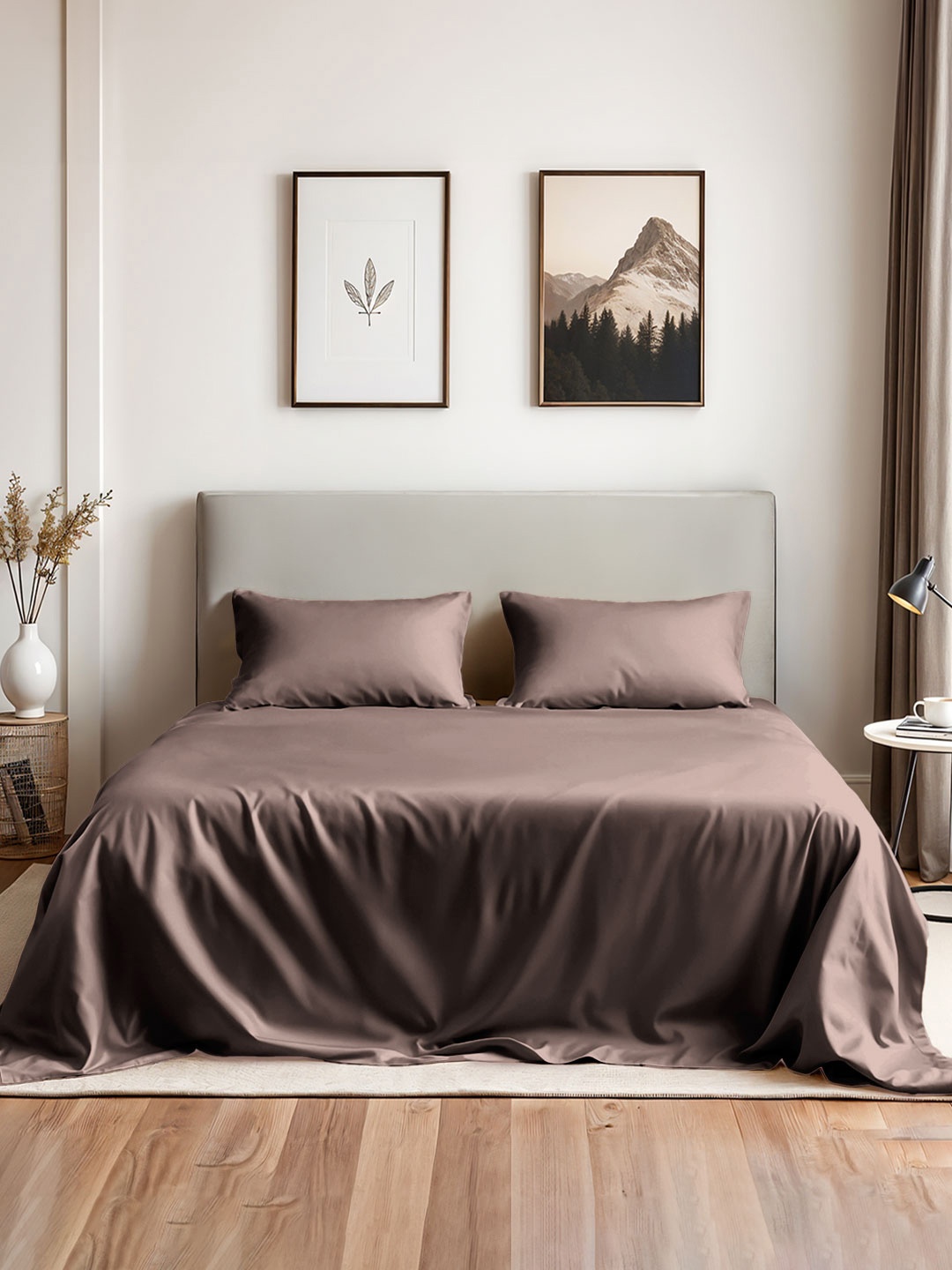 

Myntra Elegant Homes Taupe 300 TC King Bedsheet with 2 Pillow Covers