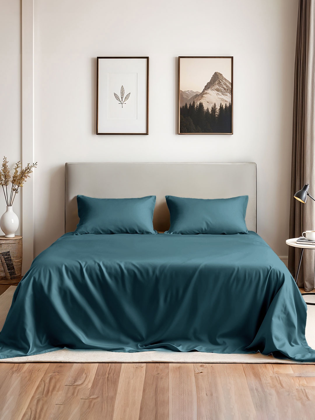 

Myntra Elegant Homes Turquoise Blue 300 TC King Bedsheet with 2 Pillow Covers